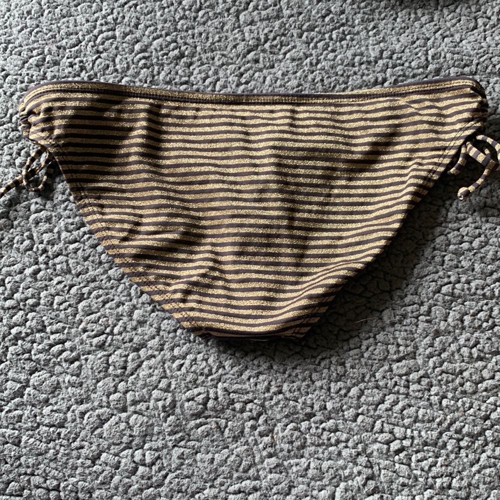 Bikini - Picture 6 of 9